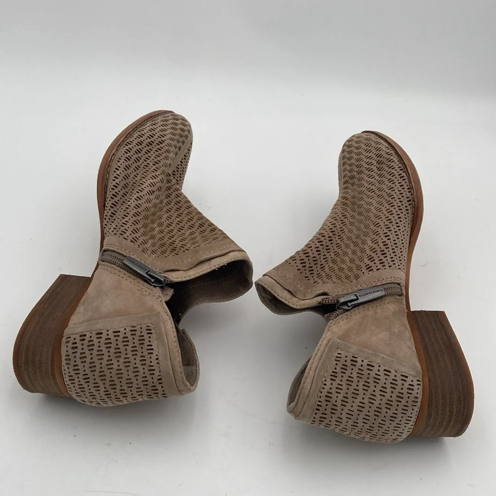Vince Camuto Taupe Perforated Boots women 9M Casual suede office boho Y2K retro